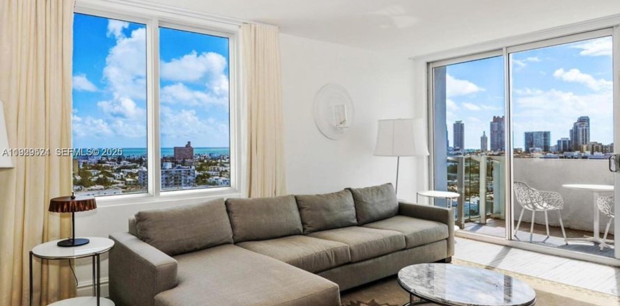 Condominio en Miami Beach, Florida, 1 dormitorio  № 1988551