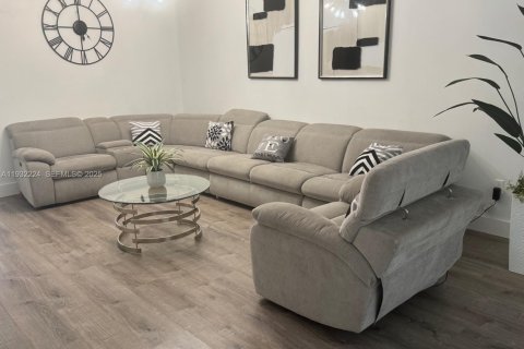 Copropriété à vendre à Miami, Floride: 3 chambres, 133.69 m2 № 1990679 - photo 1