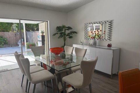 Copropriété à vendre à Miami, Floride: 3 chambres, 133.69 m2 № 1990679 - photo 2