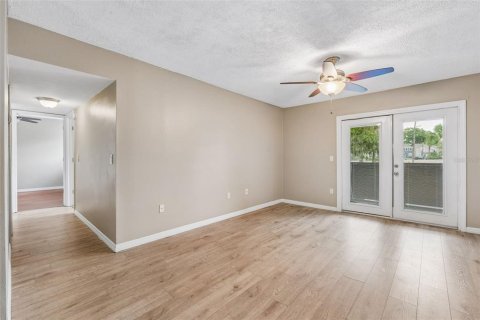 Condo in Altamonte Springs, Florida, 2 bedrooms  № 2278001 - photo 8