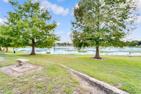 Condo in Altamonte Springs, Florida, 2 bedrooms  № 2278001 - photo 25