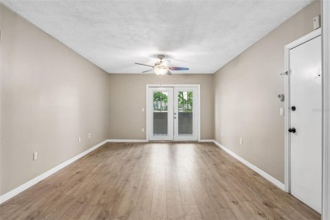 Condo in Altamonte Springs, Florida, 2 bedrooms  № 2278001 - photo 7