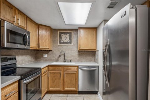 Condo in Altamonte Springs, Florida, 2 bedrooms  № 2278001 - photo 11
