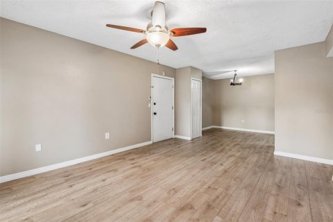 Condo in Altamonte Springs, Florida, 2 bedrooms  № 2278001 - photo 5