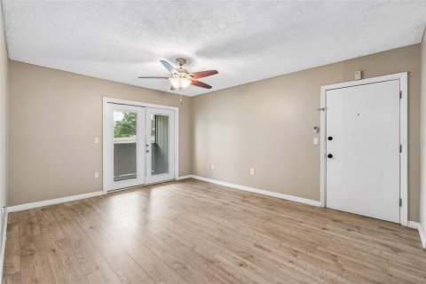 Condo in Altamonte Springs, Florida, 2 bedrooms  № 2278001 - photo 6