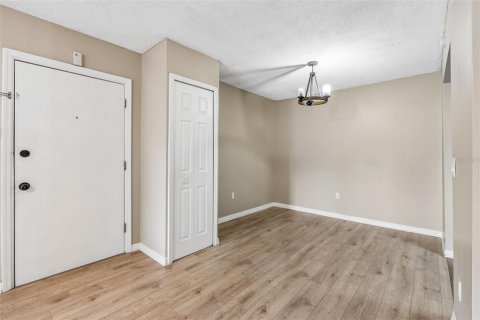 Condo in Altamonte Springs, Florida, 2 bedrooms  № 2278001 - photo 3