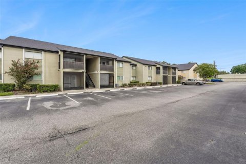 Condo in Altamonte Springs, Florida, 2 bedrooms  № 2278001 - photo 2