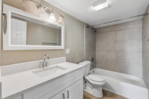 Condo in Altamonte Springs, Florida, 2 bedrooms  № 2278001 - photo 17