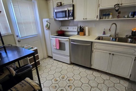 Condominio en alquiler en Hallandale Beach, Florida, 2 dormitorios, 93.83 m2 № 1993698 - foto 15