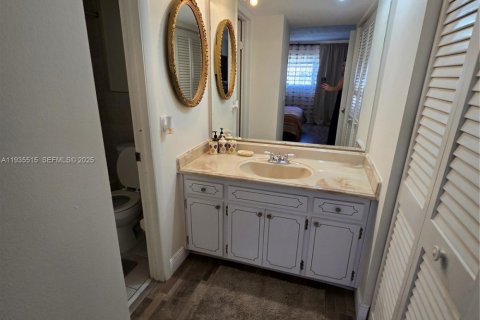 Condominio en alquiler en Hallandale Beach, Florida, 2 dormitorios, 93.83 m2 № 1993698 - foto 11