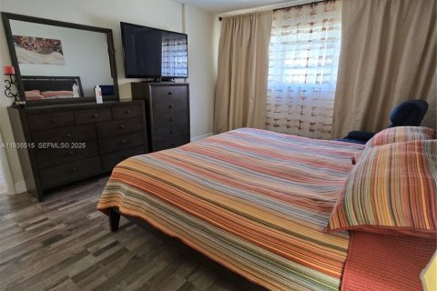Condominio en alquiler en Hallandale Beach, Florida, 2 dormitorios, 93.83 m2 № 1993698 - foto 9