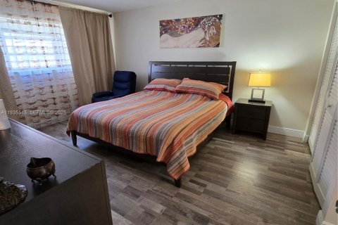 Condominio en alquiler en Hallandale Beach, Florida, 2 dormitorios, 93.83 m2 № 1993698 - foto 10