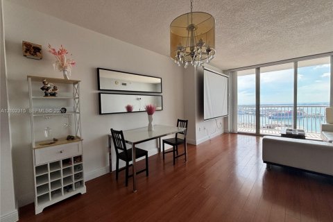 Copropriété à louer à Miami, Floride: 1 chambre, 73.49 m2 № 2407644 - photo 5