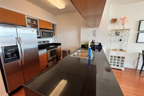 Copropriété à louer à Miami, Floride: 1 chambre, 73.49 m2 № 2407644 - photo 2