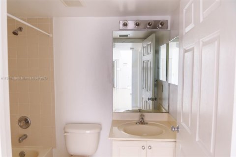 Condo in Dania Beach, Florida, 2 bedrooms  № 1967176 - photo 29