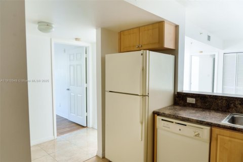 Condo in Dania Beach, Florida, 2 bedrooms  № 1967176 - photo 27