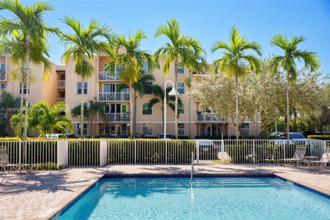 Condo in Dania Beach, Florida, 2 bedrooms  № 1967176 - photo 1