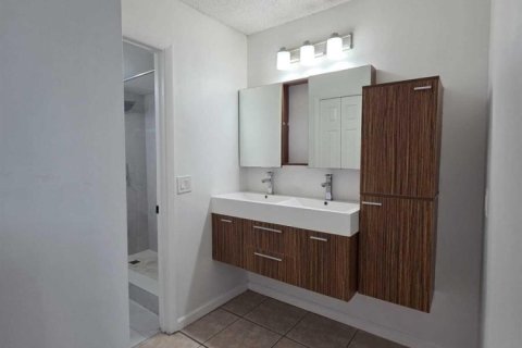 Condo in Weston, Florida, 2 bedrooms  № 2250960 - photo 15