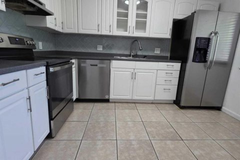 Condo in Weston, Florida, 2 bedrooms  № 2250960 - photo 18