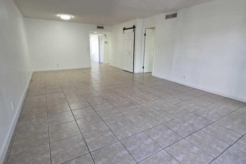 Condo in Weston, Florida, 2 bedrooms  № 2250960 - photo 29