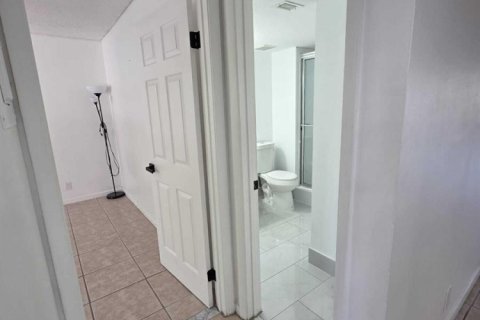 Condo in Weston, Florida, 2 bedrooms  № 2250960 - photo 28