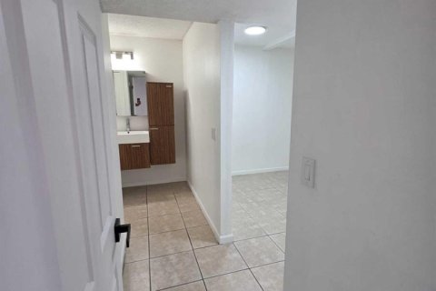 Condo in Weston, Florida, 2 bedrooms  № 2250960 - photo 26