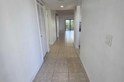 Condo in Weston, Florida, 2 bedrooms  № 2250960 - photo 17