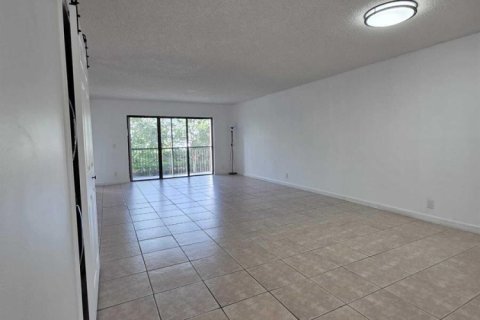 Condo in Weston, Florida, 2 bedrooms  № 2250960 - photo 19