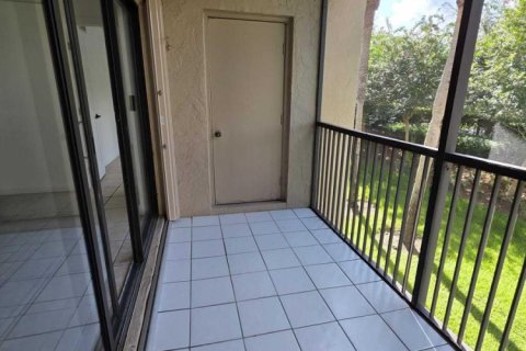 Condo in Weston, Florida, 2 bedrooms  № 2250960 - photo 9