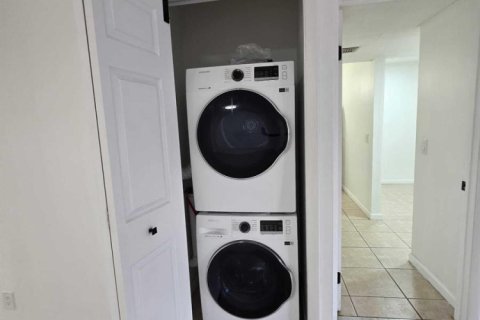 Condo in Weston, Florida, 2 bedrooms  № 2250960 - photo 12