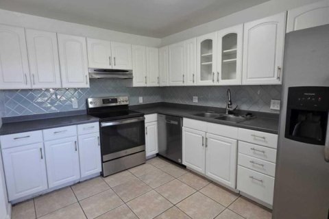 Condo in Weston, Florida, 2 bedrooms  № 2250960 - photo 23