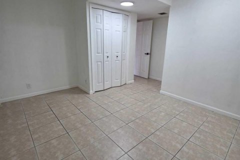 Condo in Weston, Florida, 2 bedrooms  № 2250960 - photo 13