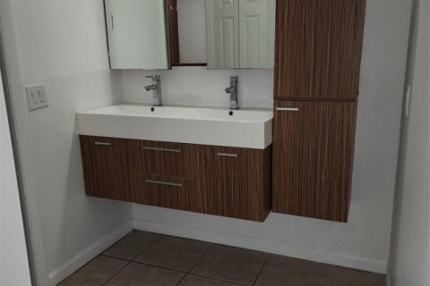 Condo in Weston, Florida, 2 bedrooms  № 2250960 - photo 7