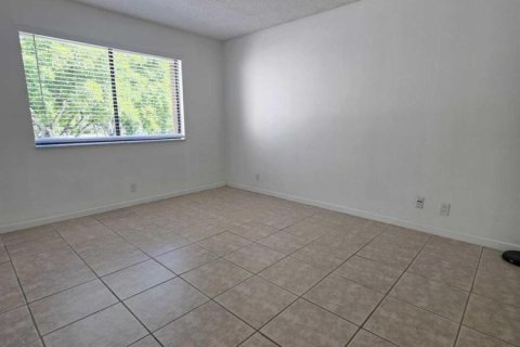 Condo in Weston, Florida, 2 bedrooms  № 2250960 - photo 14