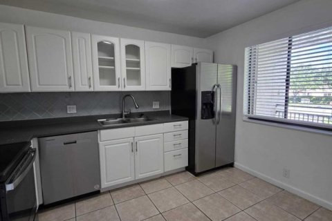 Condo in Weston, Florida, 2 bedrooms  № 2250960 - photo 22