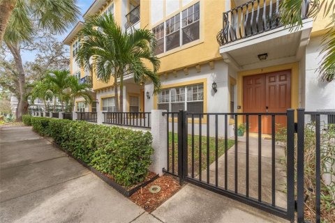 Touwnhouse à vendre à Tampa, Floride: 3 chambres, 199.37 m2 № 1538197 - photo 1