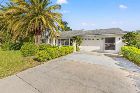 House in Palm Coast, Florida 2 bedrooms, 136.75 sq.m. № 1717766 - photo 1