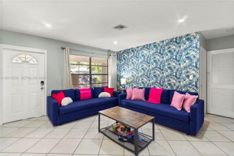 House in Wilton Manors, Florida 4 bedrooms, 178 sq.m. № 2072907 - photo 7