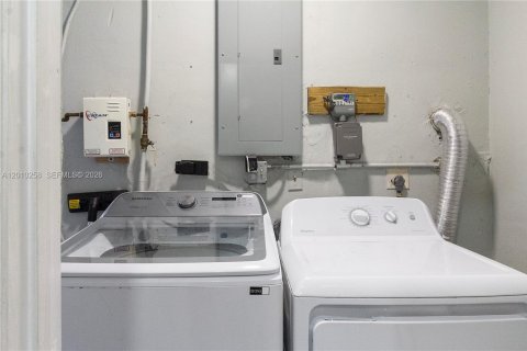 House in Wilton Manors, Florida 4 bedrooms, 178 sq.m. № 2072907 - photo 18