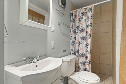 House in Wilton Manors, Florida 4 bedrooms, 178 sq.m. № 2072907 - photo 24