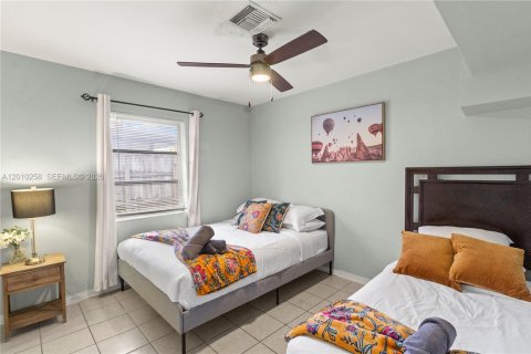 House in Wilton Manors, Florida 4 bedrooms, 178 sq.m. № 2072907 - photo 15