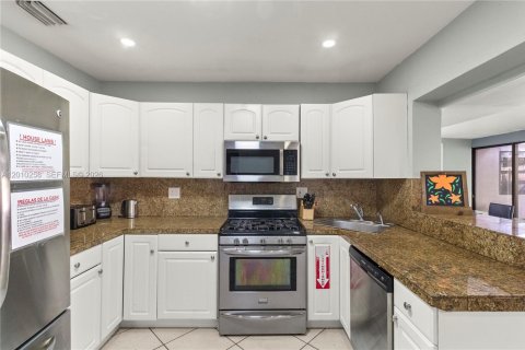 House in Wilton Manors, Florida 4 bedrooms, 178 sq.m. № 2072907 - photo 29