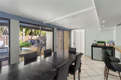 House in Wilton Manors, Florida 4 bedrooms, 178 sq.m. № 2072907 - photo 26