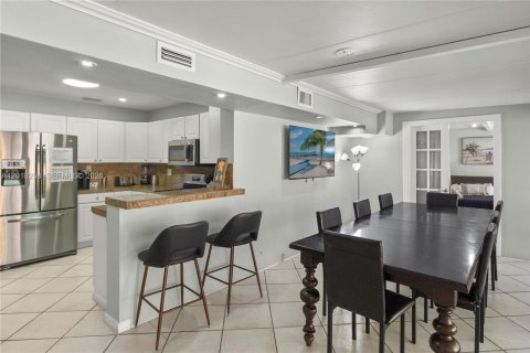 House in Wilton Manors, Florida 4 bedrooms, 178 sq.m. № 2072907 - photo 25