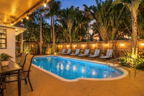House in Wilton Manors, Florida 4 bedrooms, 178 sq.m. № 2072907 - photo 2
