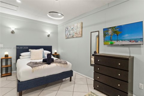 House in Wilton Manors, Florida 4 bedrooms, 178 sq.m. № 2072907 - photo 17