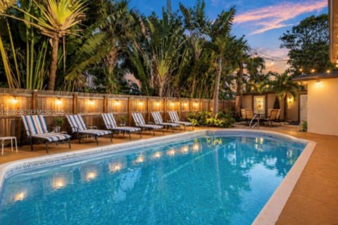 House in Wilton Manors, Florida 4 bedrooms, 178 sq.m. № 2072907