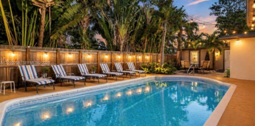 House in Wilton Manors, Florida 4 bedrooms, 178 sq.m. № 2072907
