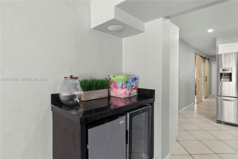House in Wilton Manors, Florida 4 bedrooms, 178 sq.m. № 2072907 - photo 27