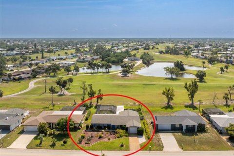 House in Rotonda, Florida 3 bedrooms, 158.96 sq.m. № 1755458 - photo 1